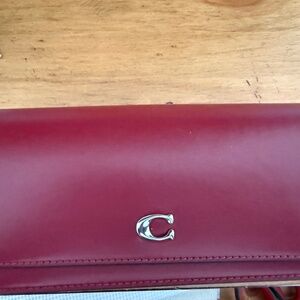 Evie Long Wallet With Chain